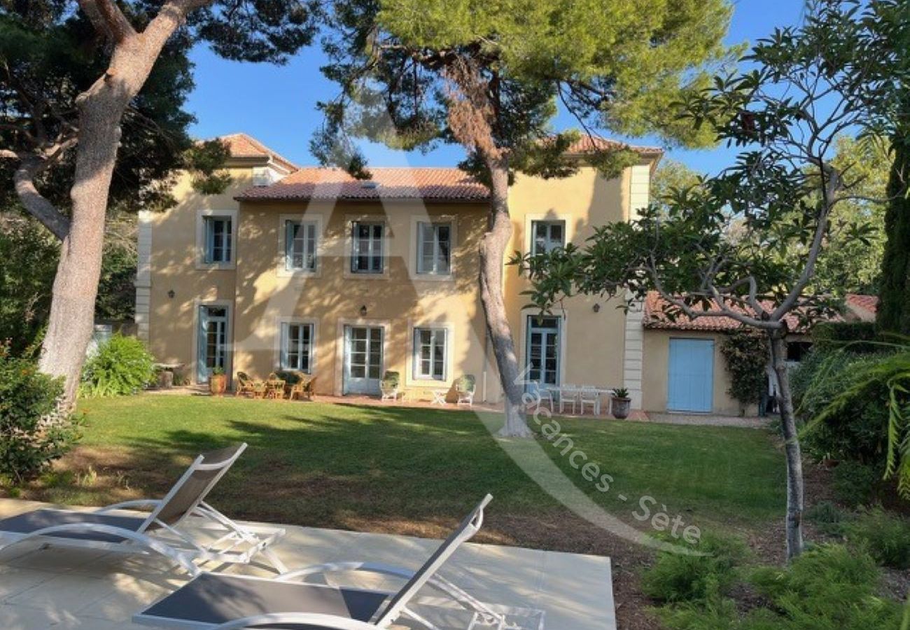 Villa in Sète - 510 / MAISON 10 PERS, PISCINE PRIVEE, WIFI