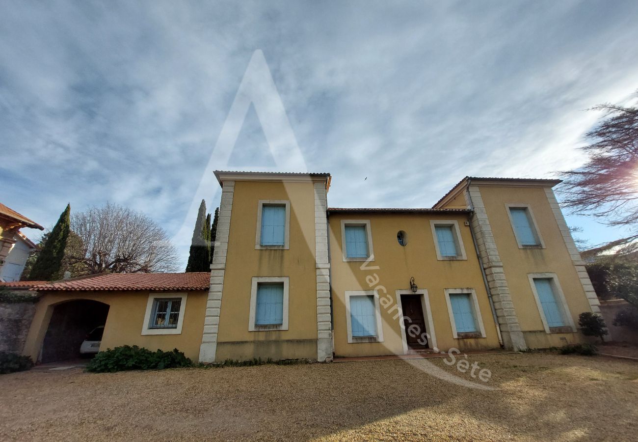 Villa in Sète - 510 / MAISON 10 PERS, PISCINE PRIVEE, WIFI