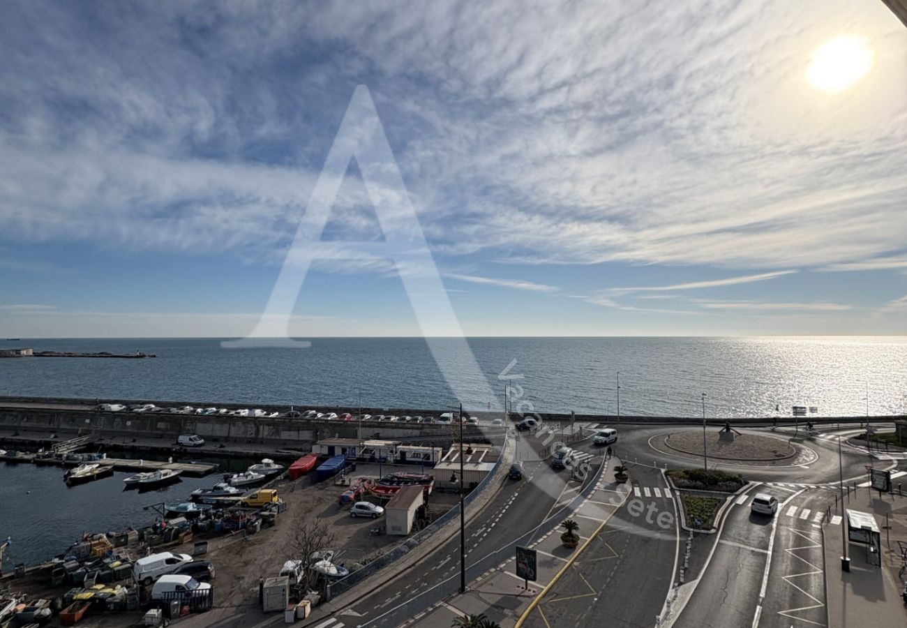 Appartement à Sète - 033 / T2 AVEC PARKING, PISCINE ET VUE MER