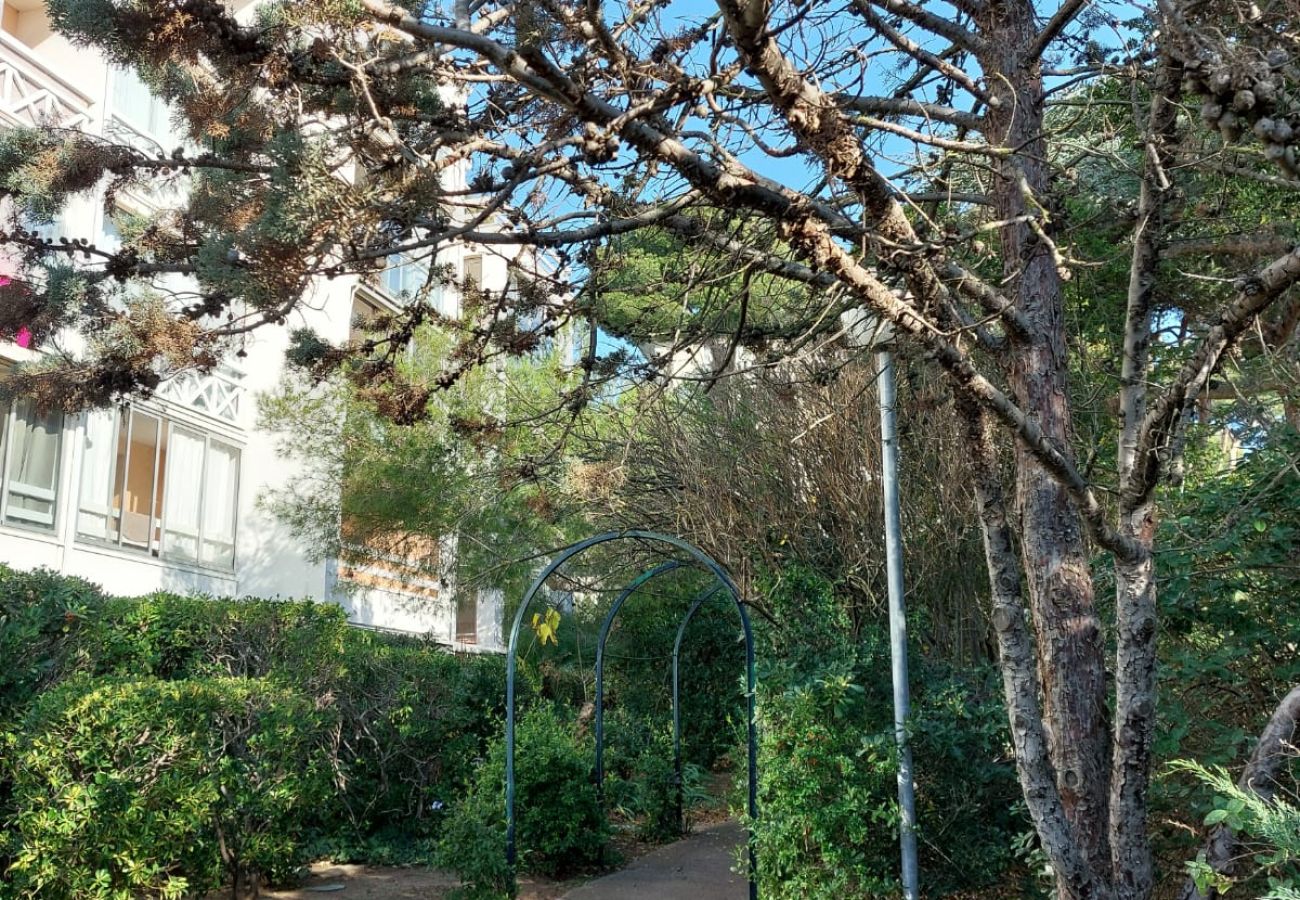 Appartement à Sète - 231 / T2 AVEC PARKING ET PISCINE