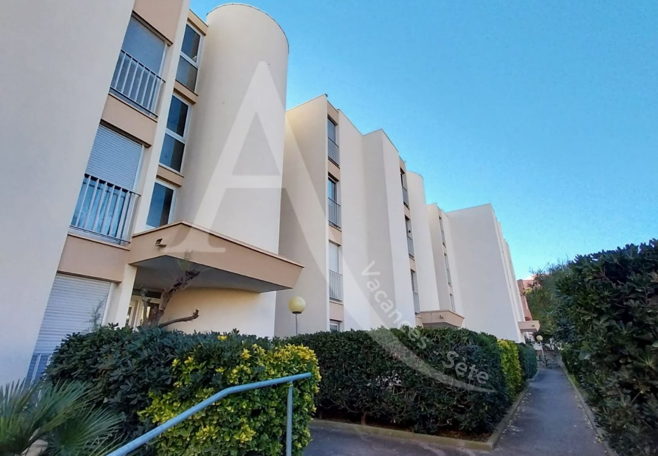 Appartement à Sète - 213 / T2 AVEC CLIM SÉJOUR, WI-FI ET PARKING