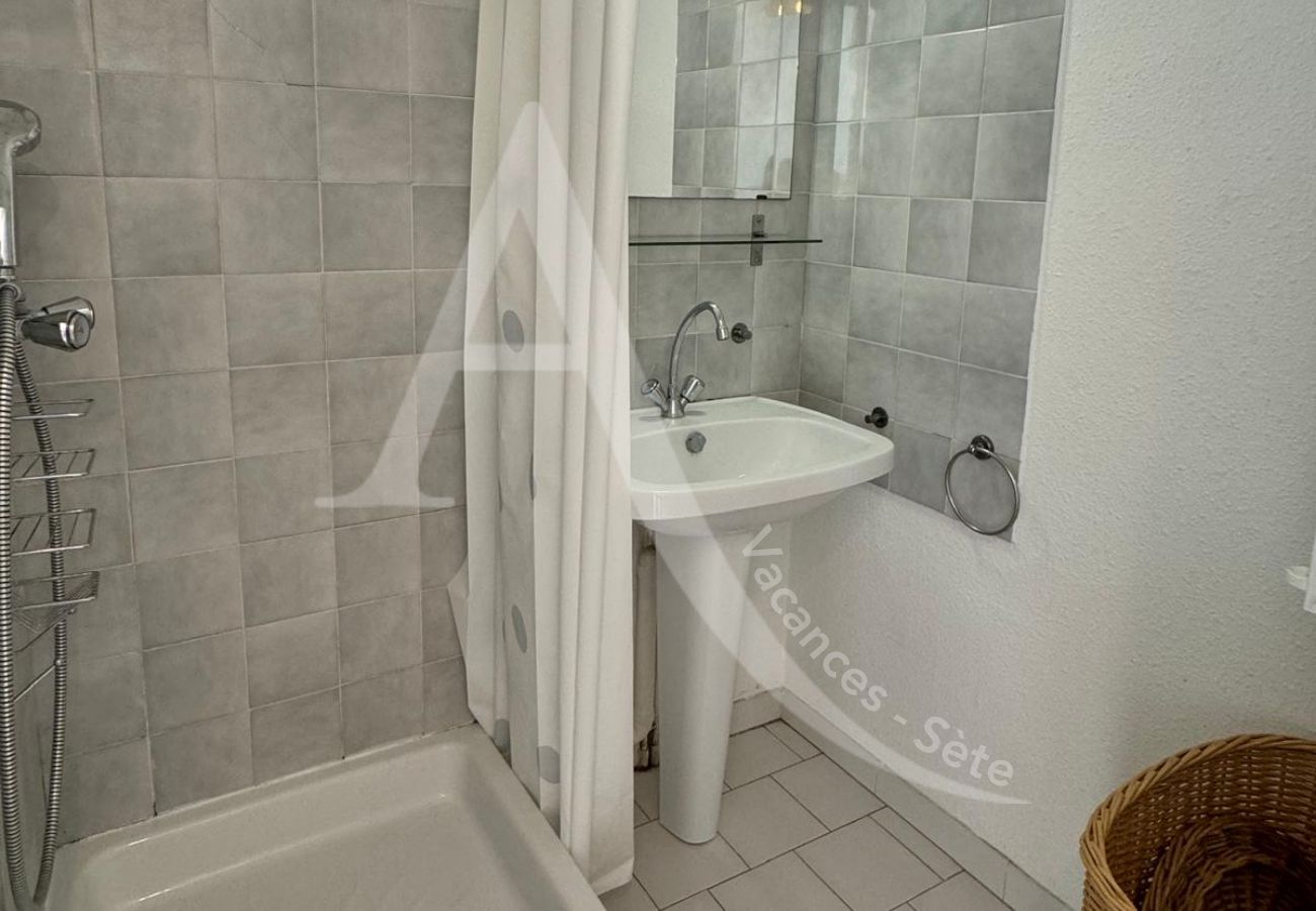 Appartement à Sète - 157 / STUDIO AVEC PARKING PROCHE PLAGE