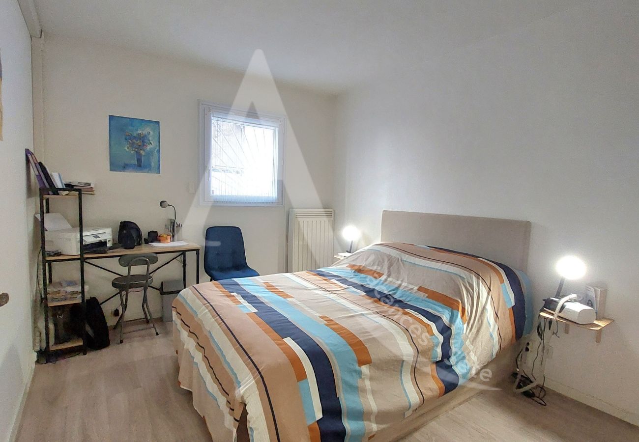 Appartement à Sète - 134/ T2 SPACIEUX, CLIM SALON ET GARAGE