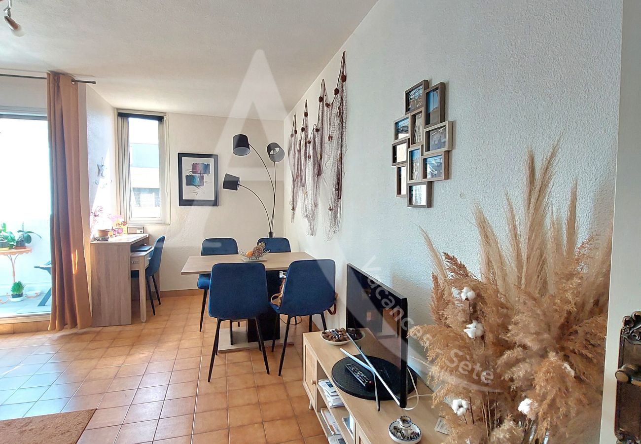 Appartement à Sète - 134/ T2 SPACIEUX, CLIM SALON ET GARAGE